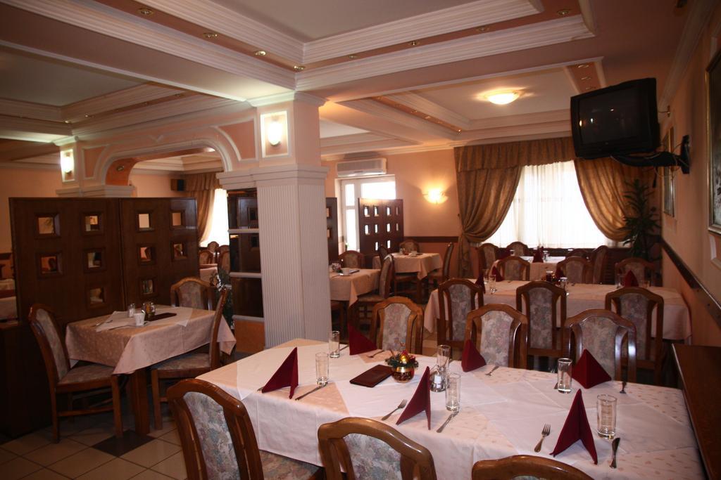 Garni Hotel Pbg スボティツァ エクステリア 写真