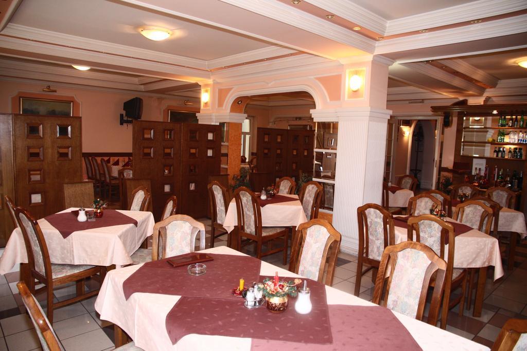 Garni Hotel Pbg スボティツァ レストラン 写真